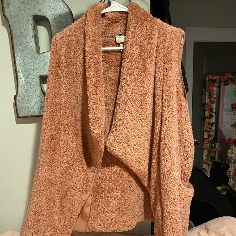 Long Fuzzy pink vest